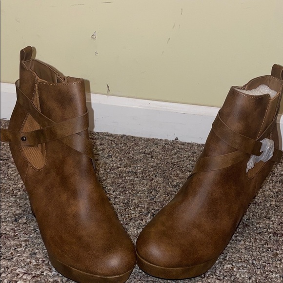 Womens New Dominique Nicole Brown Ankle Heeled Booties - Picture 3 of 7